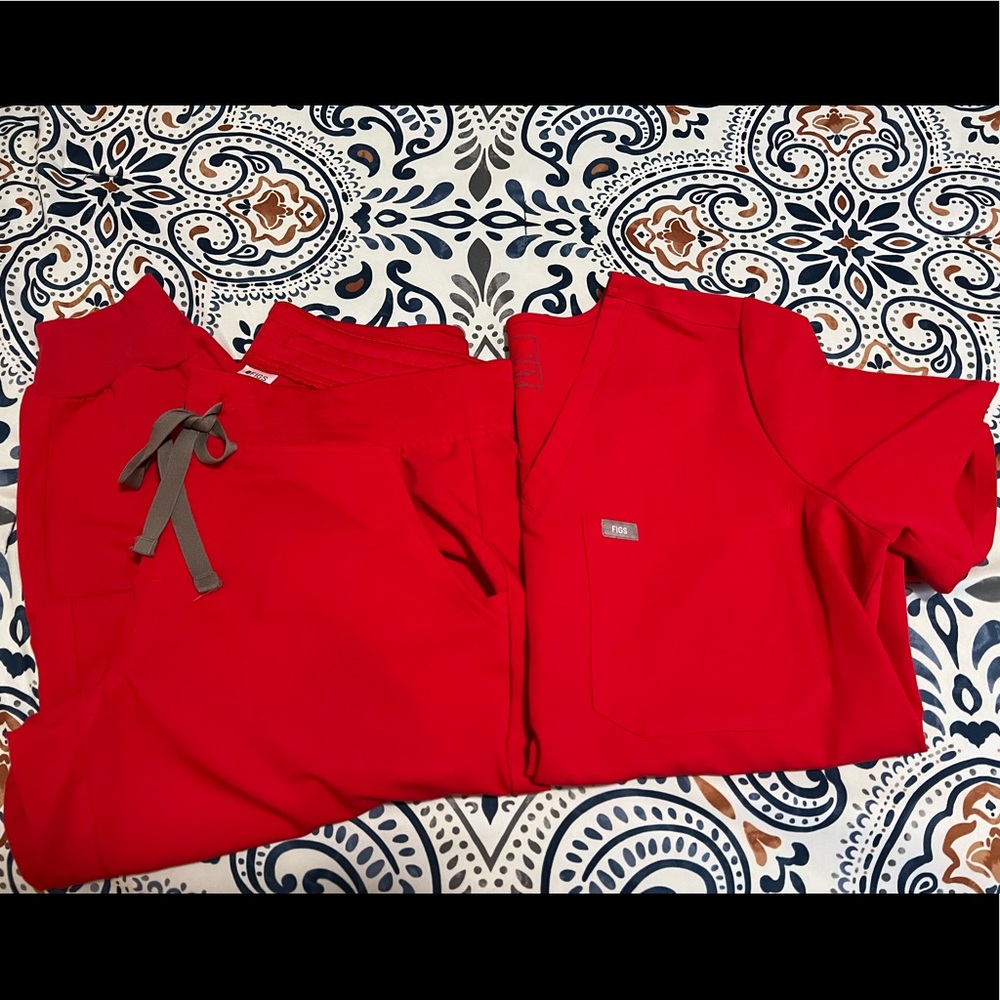 Figs Pop Red Scrub Set